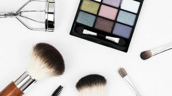 Dropshipping Beauty Business Name Ideas - Black makeup palette and brush set